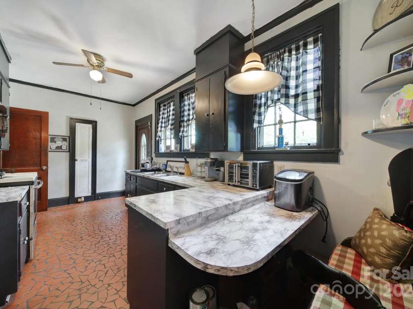 504 Chesterfield Avenue, Lancaster, SC 29720.  MLS# CAR4279892, YatesRealty ID 24934. 