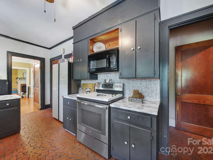 504 Chesterfield Avenue, Lancaster, SC 29720.  MLS# CAR4279892, YatesRealty ID 24934. 
