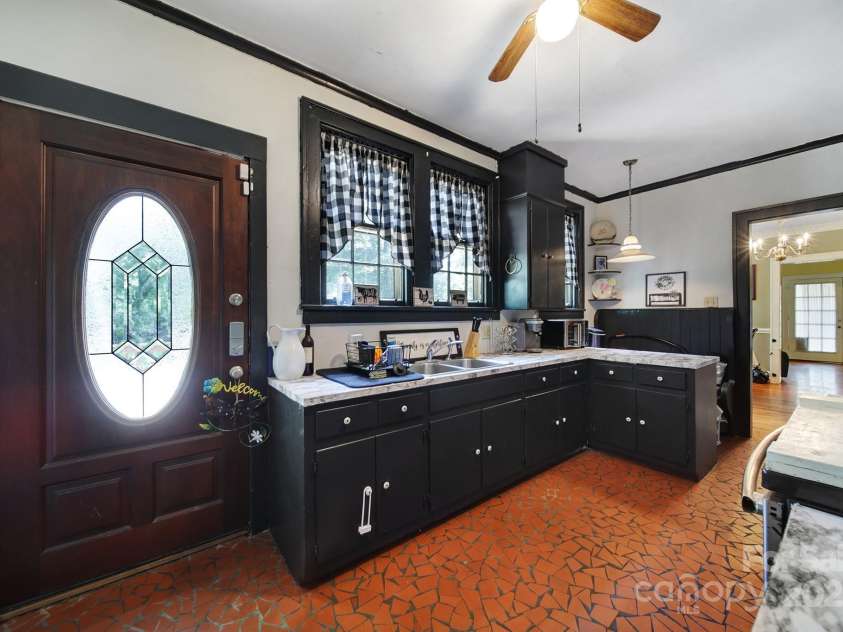 504 Chesterfield Avenue, Lancaster, SC 29720.  MLS# CAR4279892, YatesRealty ID 24934. 