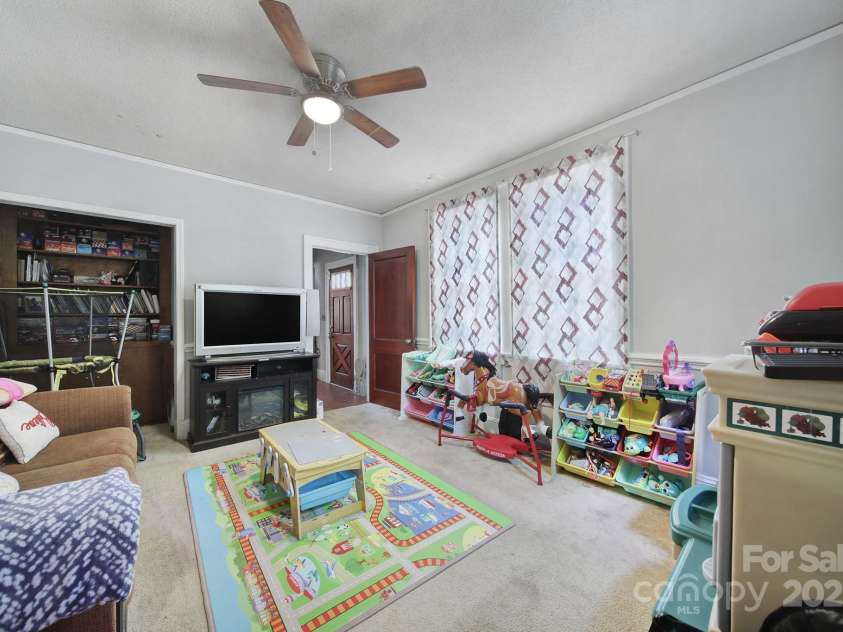 504 Chesterfield Avenue, Lancaster, SC 29720.  MLS# CAR4279892, YatesRealty ID 24934. 