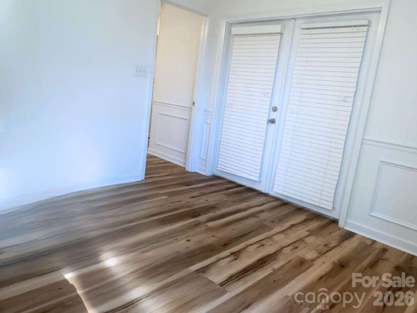 9310 Chastain Walk Drive, Charlotte, NC 28216.  MLS# CAR4322341, YatesRealty ID 24935. 