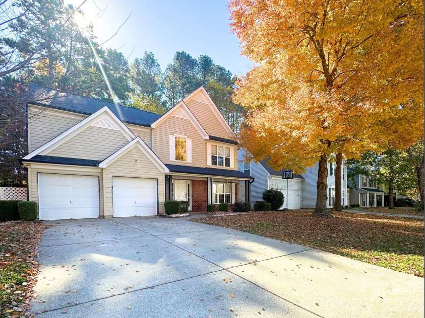 9310 Chastain Walk Drive, Charlotte, NC 28216.  MLS# CAR4322341, YatesRealty ID 24935. Welcome Home