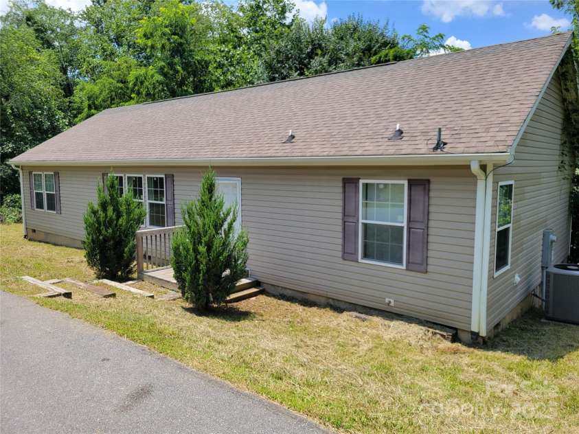 3 Dadoo Drive, Asheville, NC 28806.  MLS# CAR4278478, YatesRealty ID 24937. 