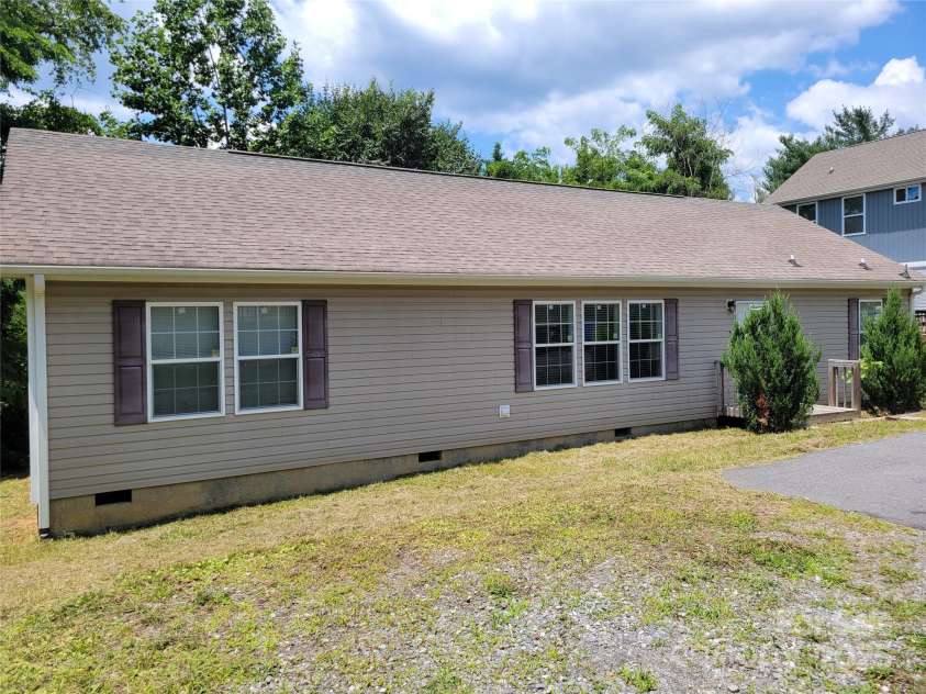 3 Dadoo Drive, Asheville, NC 28806.  MLS# CAR4278478, YatesRealty ID 24937. 