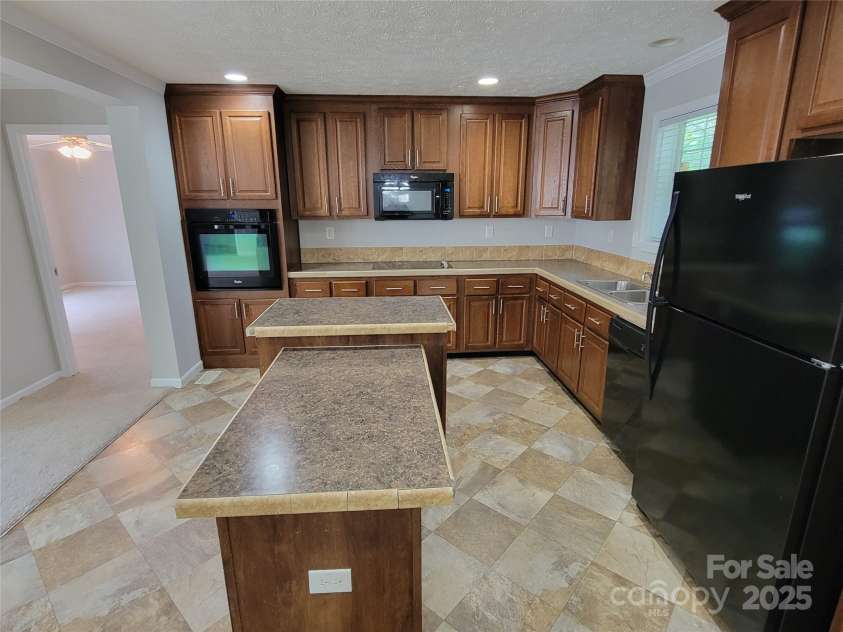 3 Dadoo Drive, Asheville, NC 28806.  MLS# CAR4278478, YatesRealty ID 24937. 