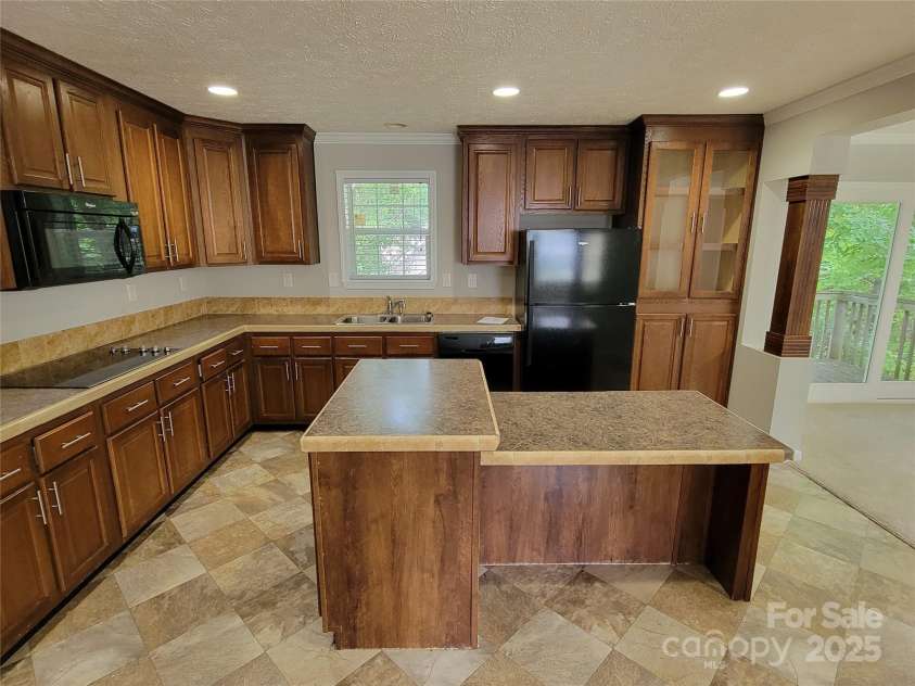 3 Dadoo Drive, Asheville, NC 28806.  MLS# CAR4278478, YatesRealty ID 24937. 