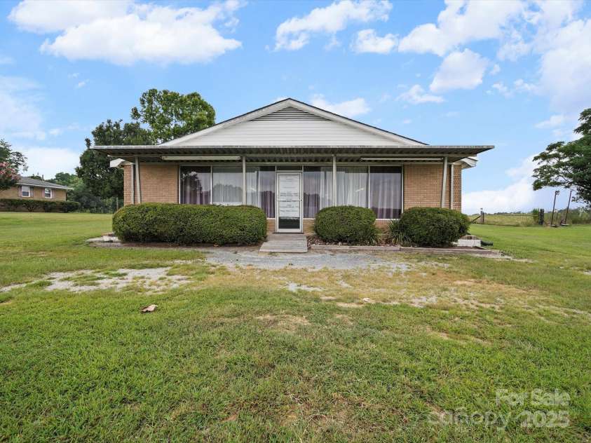 1497 White Store Road, Pageland, SC 29728.  MLS# CAR4279073, YatesRealty ID 24938. Block Building