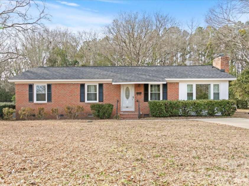 317 Thomas Street, Bennettsville, SC 29512.  MLS# CAR4340673, YatesRealty ID 24939. 