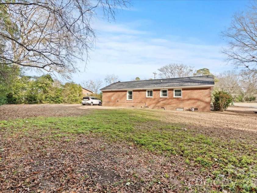 317 Thomas Street, Bennettsville, SC 29512.  MLS# CAR4340673, YatesRealty ID 24939. 