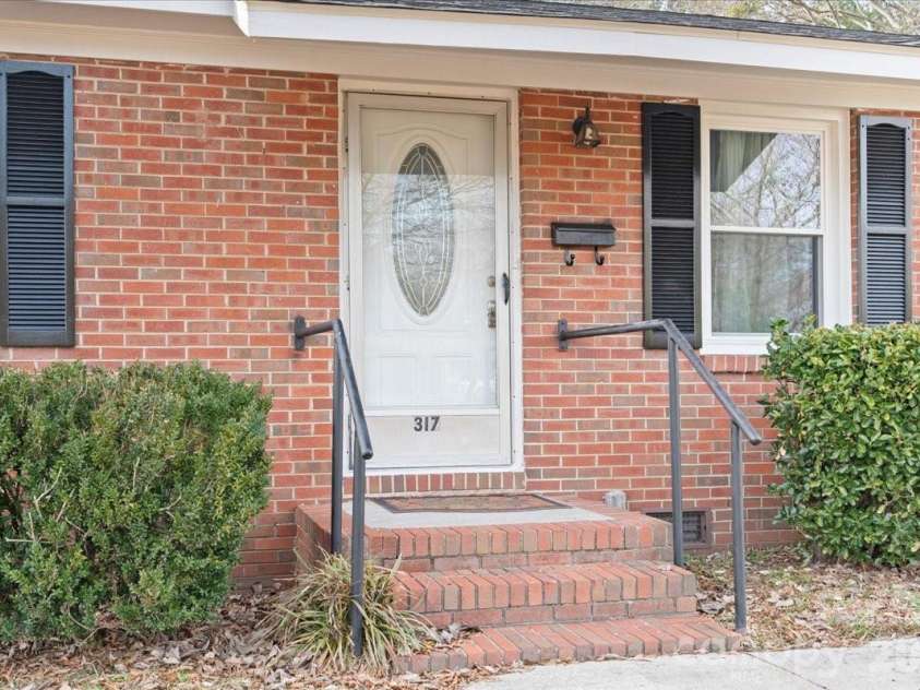 317 Thomas Street, Bennettsville, SC 29512.  MLS# CAR4340673, YatesRealty ID 24939. 