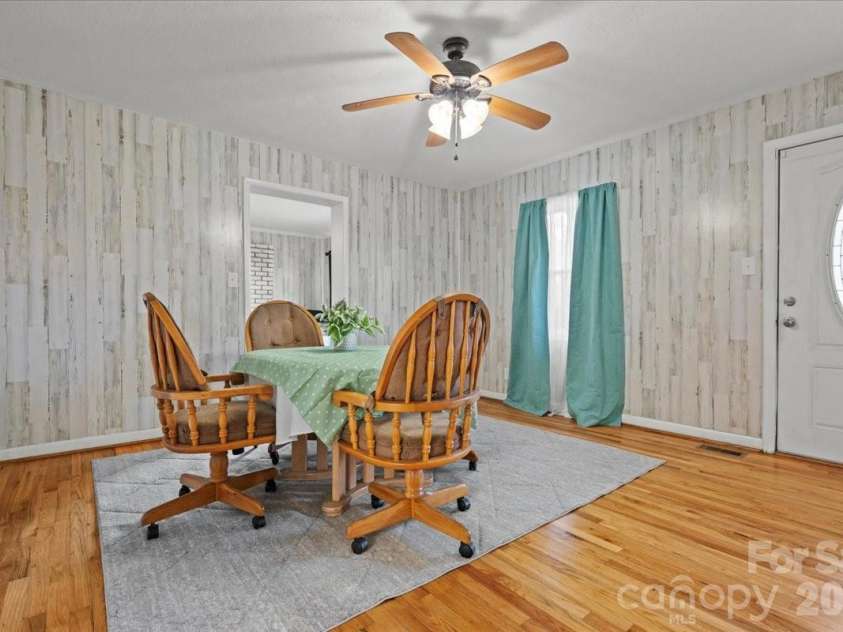 317 Thomas Street, Bennettsville, SC 29512.  MLS# CAR4340673, YatesRealty ID 24939. 