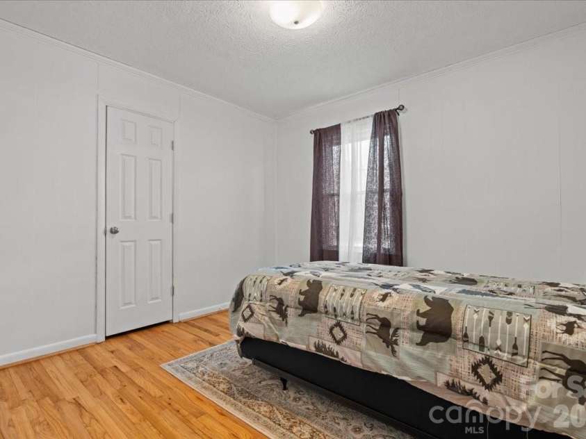 317 Thomas Street, Bennettsville, SC 29512.  MLS# CAR4340673, YatesRealty ID 24939. 