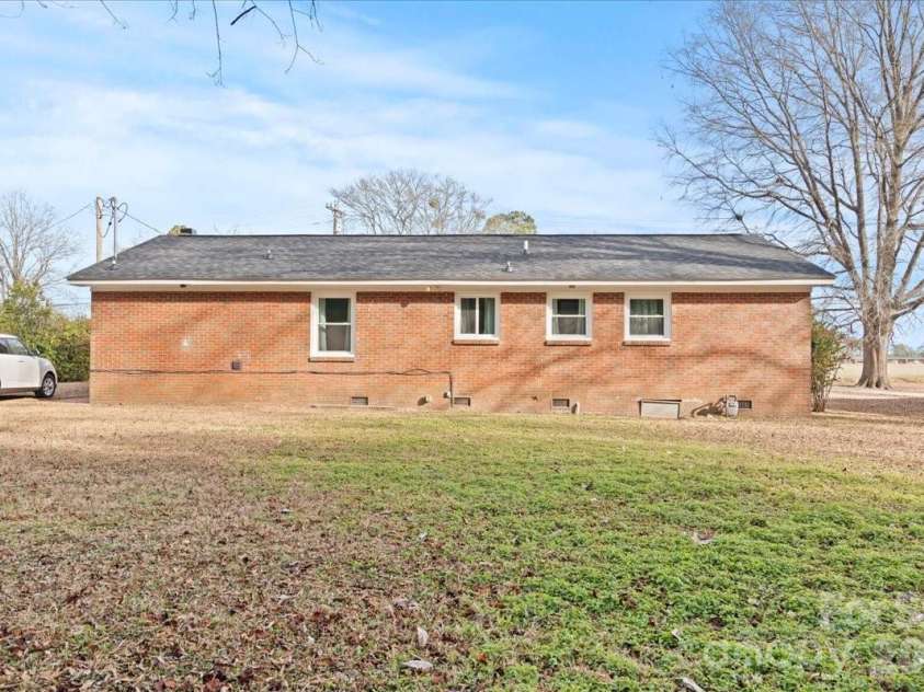 317 Thomas Street, Bennettsville, SC 29512.  MLS# CAR4340673, YatesRealty ID 24939. 