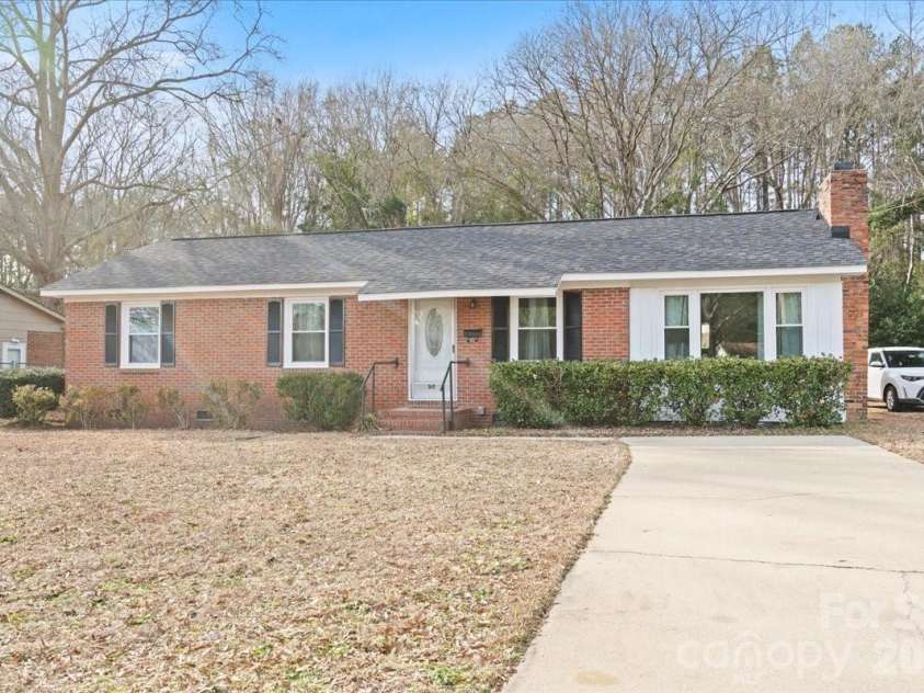 317 Thomas Street, Bennettsville, SC 29512.  MLS# CAR4340673, YatesRealty ID 24939. 