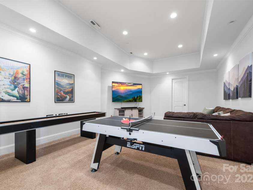 46 Ridge Lane, Linville, NC 28657.  MLS# CAR4276749, YatesRealty ID 24940. Game room