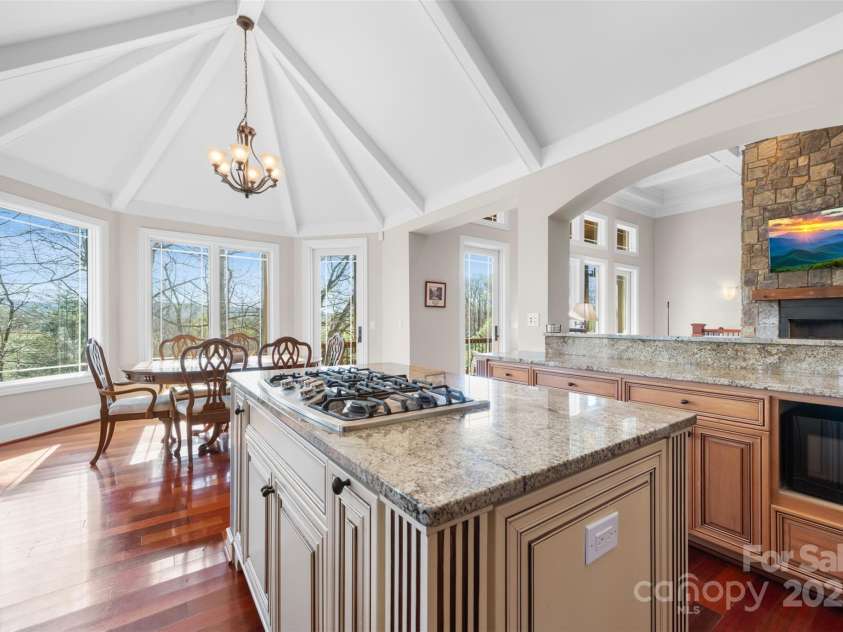 46 Ridge Lane, Linville, NC 28657.  MLS# CAR4276749, YatesRealty ID 24940. Kitchen