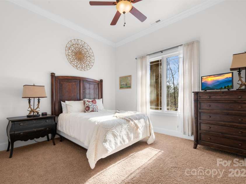 46 Ridge Lane, Linville, NC 28657.  MLS# CAR4276749, YatesRealty ID 24940. Lower level bedroom