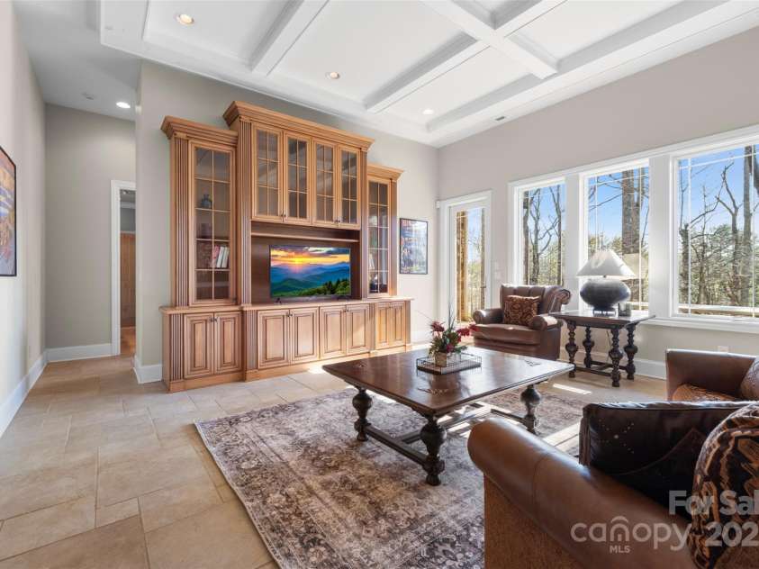 46 Ridge Lane, Linville, NC 28657.  MLS# CAR4276749, YatesRealty ID 24940. Lower level sitting room