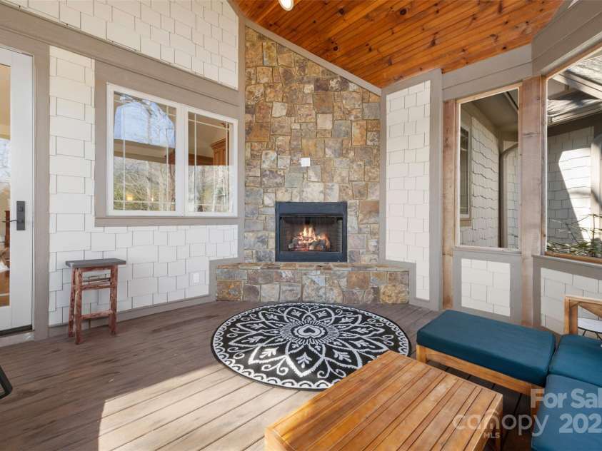 46 Ridge Lane, Linville, NC 28657.  MLS# CAR4276749, YatesRealty ID 24940. Screened in Porch