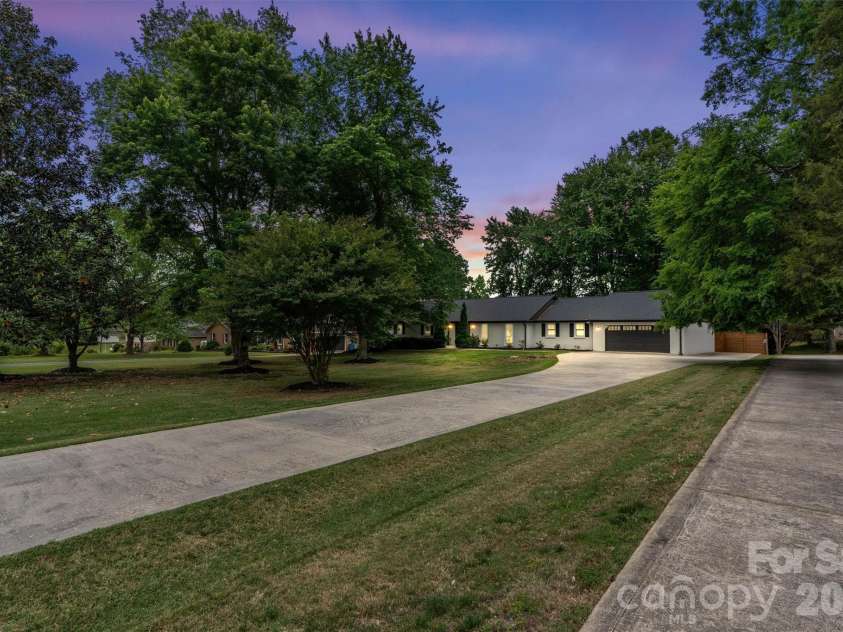 6021 Morris Farm Lane, Mint Hill, NC 28227.  MLS# CAR4379541, YatesRealty ID 24940. 