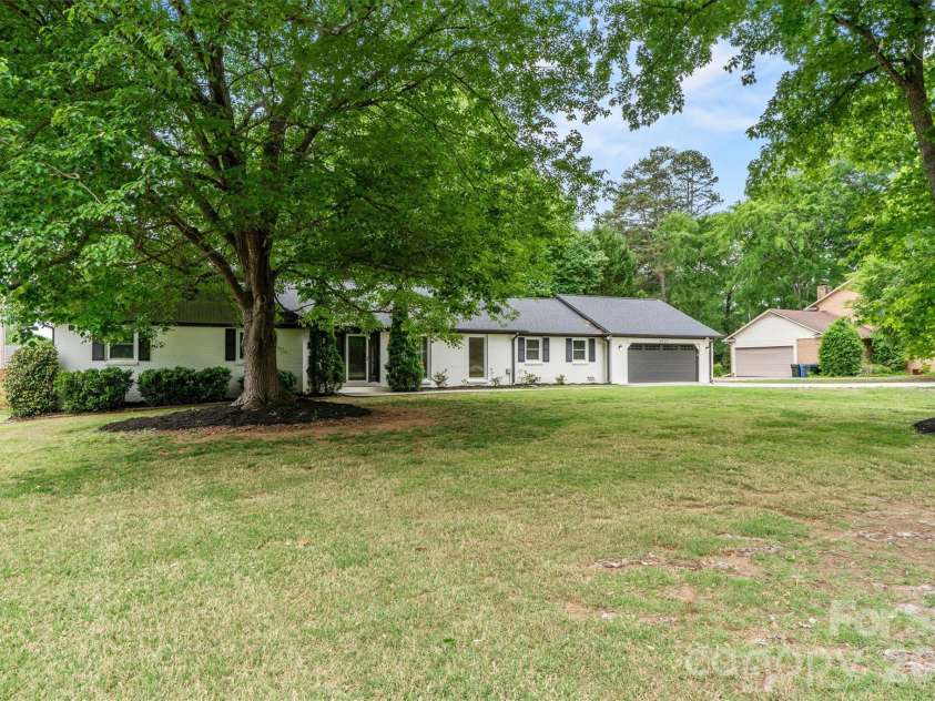6021 Morris Farm Lane, Mint Hill, NC 28227.  MLS# CAR4379541, YatesRealty ID 24940. 