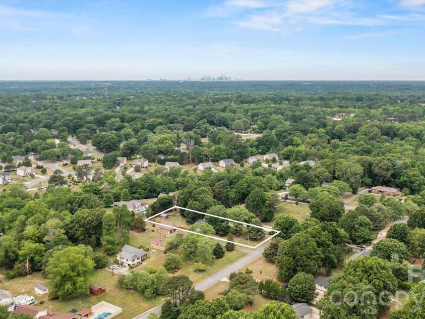 6021 Morris Farm Lane, Mint Hill, NC 28227.  MLS# CAR4379541, YatesRealty ID 24940. 