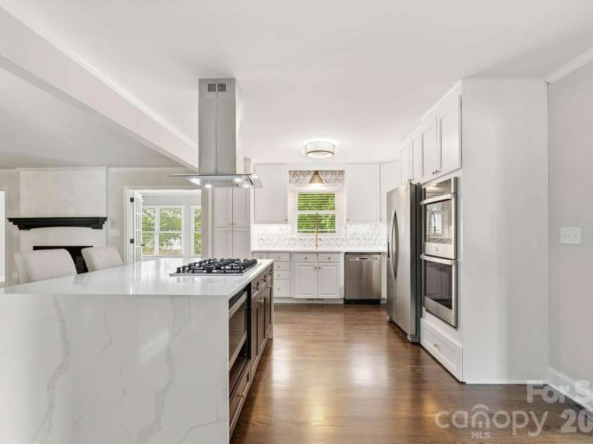 6021 Morris Farm Lane, Mint Hill, NC 28227.  MLS# CAR4379541, YatesRealty ID 24940. Kitchen