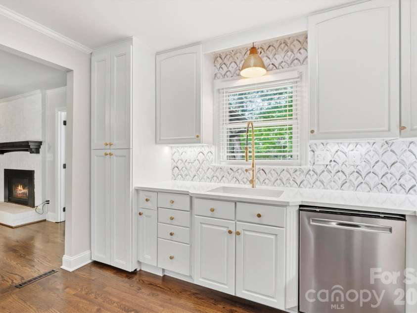 6021 Morris Farm Lane, Mint Hill, NC 28227.  MLS# CAR4379541, YatesRealty ID 24940. Kitchen