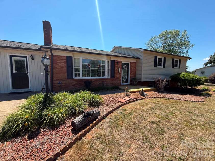 2121 Union Grove Road, Lenoir, NC 28645.  MLS# CAR4381437, YatesRealty ID 24941. 