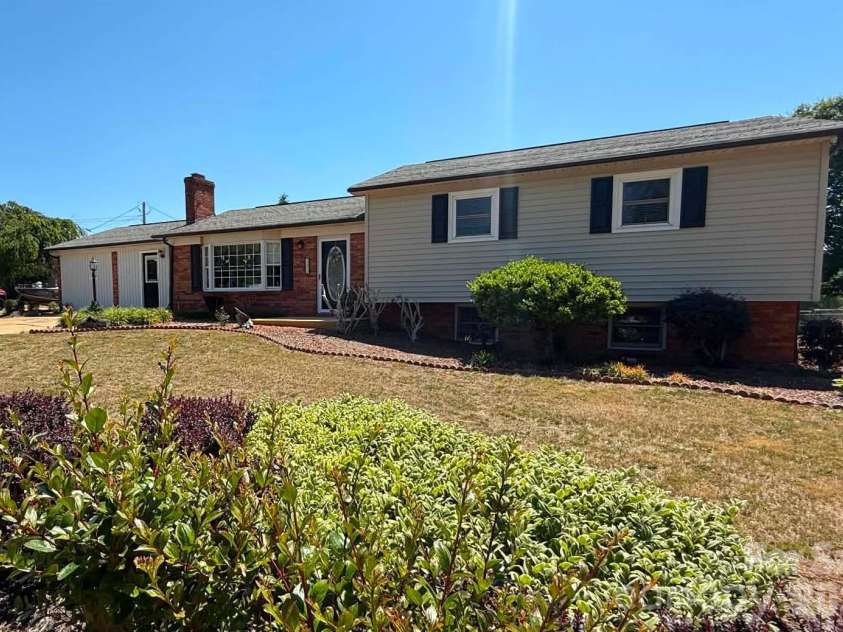 2121 Union Grove Road, Lenoir, NC 28645.  MLS# CAR4381437, YatesRealty ID 24941. 