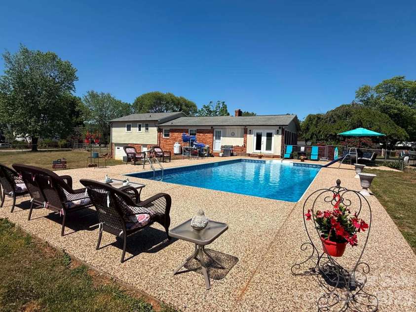 2121 Union Grove Road, Lenoir, NC 28645.  MLS# CAR4381437, YatesRealty ID 24941. 