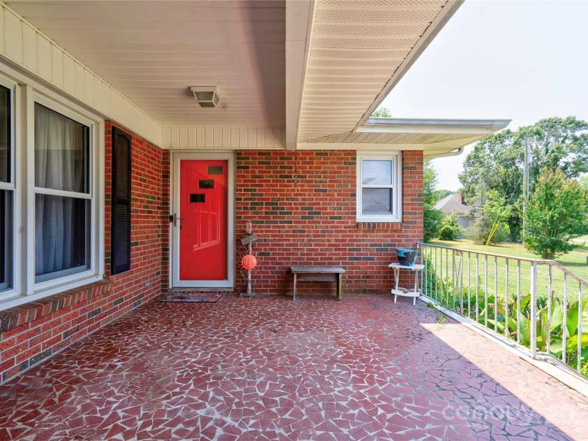 2923 G B Blanton Road, Shelby, NC 28152.  MLS# CAR4280032, YatesRealty ID 24942. 