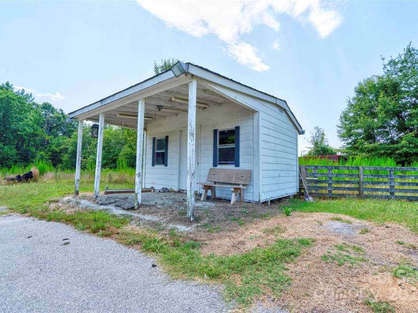 2923 G B Blanton Road, Shelby, NC 28152.  MLS# CAR4280032, YatesRealty ID 24942. 