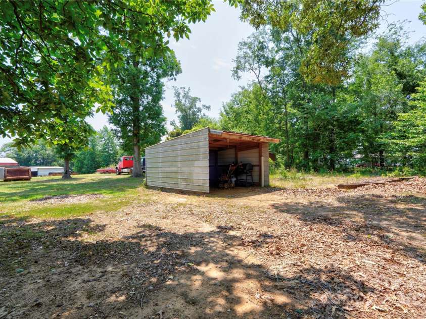 2923 G B Blanton Road, Shelby, NC 28152.  MLS# CAR4280032, YatesRealty ID 24942. 