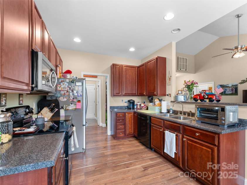 144 Haw River Road, Fletcher, NC 28732.  MLS# CAR4279865, YatesRealty ID 24943. Kitchen