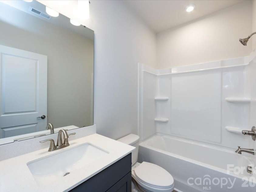6017 Longar Lane, Charlotte, NC 28269.  MLS# CAR4356792, YatesRealty ID 24944. Secondary bathroom