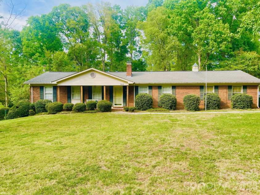 348 Random Drive, New London, NC 28127.  MLS# CAR4369268, YatesRealty ID 24946. 