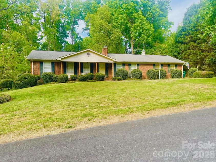 348 Random Drive, New London, NC 28127.  MLS# CAR4369268, YatesRealty ID 24946. 