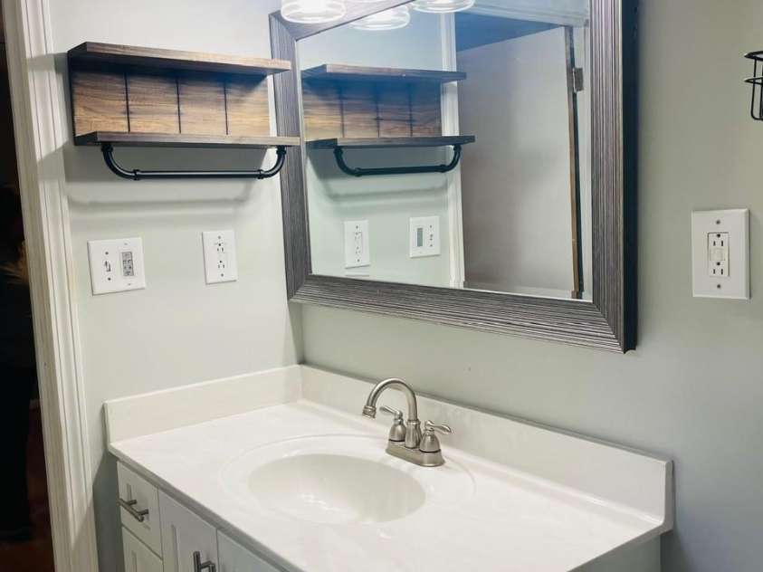 348 Random Drive, New London, NC 28127.  MLS# CAR4369268, YatesRealty ID 24946. Primary Bath