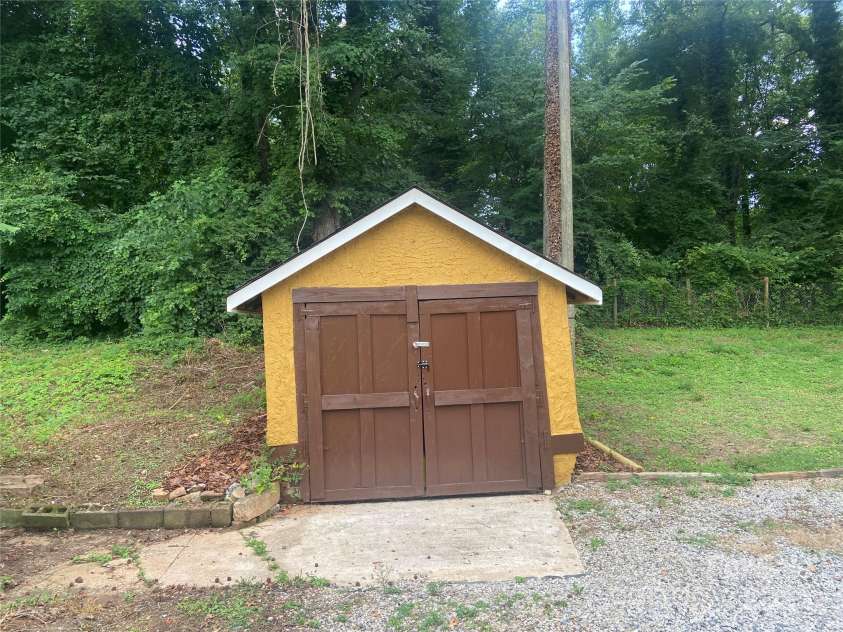 729 Elm Street, Salisbury, NC 28144.  MLS# CAR4279408, YatesRealty ID 24946. 