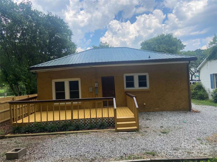 729 Elm Street, Salisbury, NC 28144.  MLS# CAR4279408, YatesRealty ID 24946. 