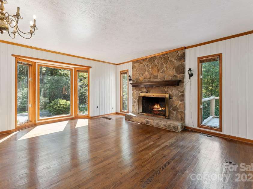 44 Rainbow Road, Highlands, NC 28741.  MLS# CAR4279105, YatesRealty ID 24947. 