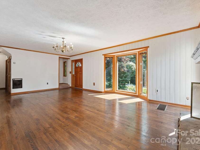 44 Rainbow Road, Highlands, NC 28741.  MLS# CAR4279105, YatesRealty ID 24947. Living Room