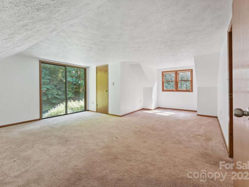 44 Rainbow Road, Highlands, NC 28741.  MLS# CAR4279105, YatesRealty ID 24947. Upstairs Bedroom