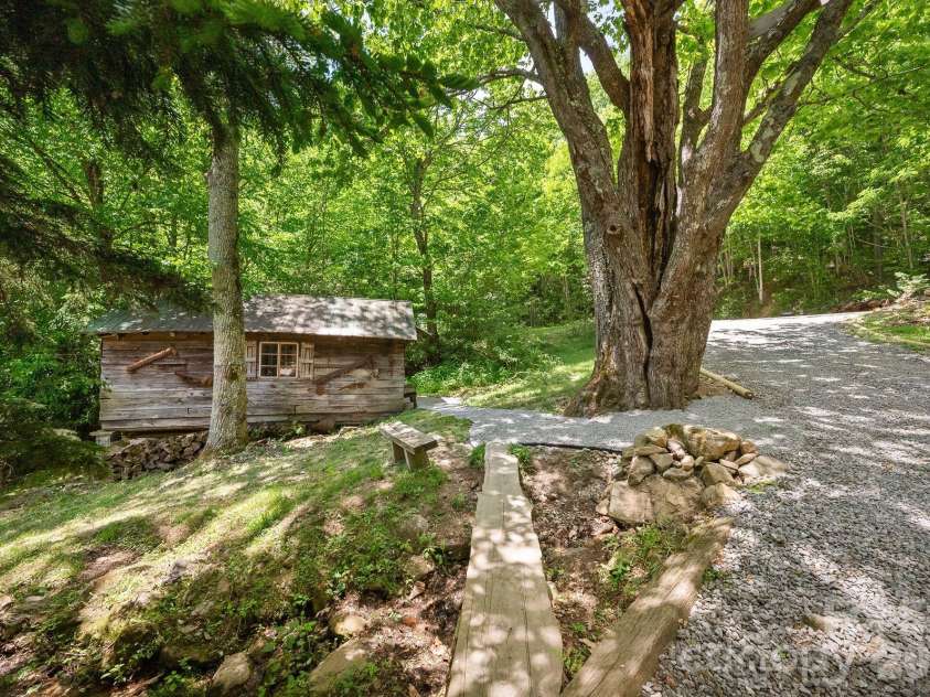 4606 Hemphill Road, Waynesville, NC 28785.  MLS# CAR4384710, YatesRealty ID 24947. 