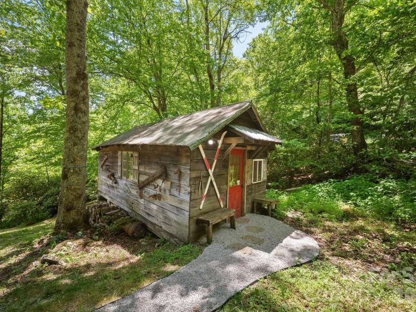 4606 Hemphill Road, Waynesville, NC 28785.  MLS# CAR4384710, YatesRealty ID 24947. 