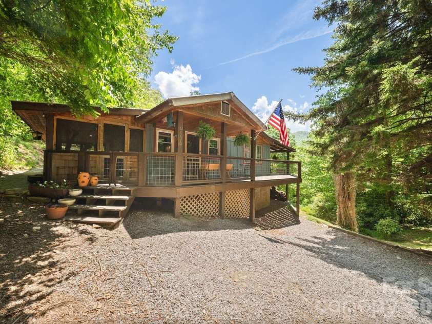 4606 Hemphill Road, Waynesville, NC 28785.  MLS# CAR4384710, YatesRealty ID 24947. 