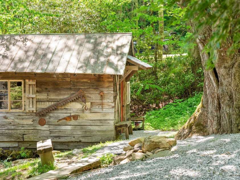 4606 Hemphill Road, Waynesville, NC 28785.  MLS# CAR4384710, YatesRealty ID 24947. 