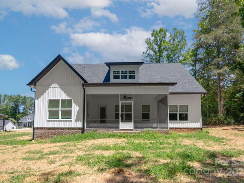 5005 Oconee Drive, Stanley, NC 28164.  MLS# CAR4279432, YatesRealty ID 24948. 