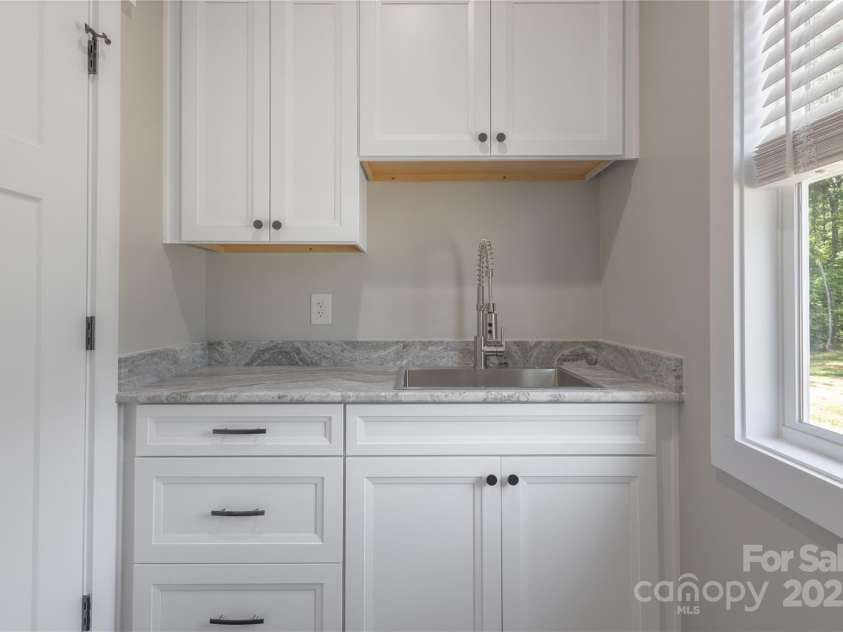 5005 Oconee Drive, Stanley, NC 28164.  MLS# CAR4279432, YatesRealty ID 24948. 